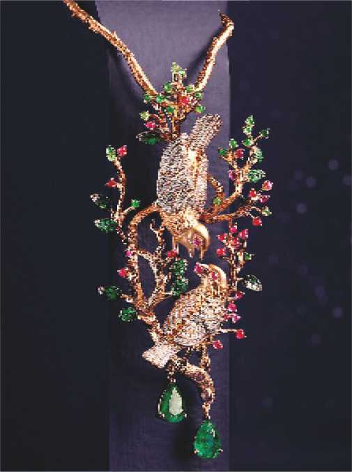 ELIZABETH TAYLOR artisan award 2022 - First runner-up - Brooch-cum-pendant designed by Jayaprabu B; manufactured by Vummidi Bangaru Jewellers