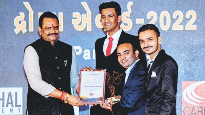 Drona Award 2022 Arihant Diamond Institute awarded - Best Jewelery Designing Institute-1