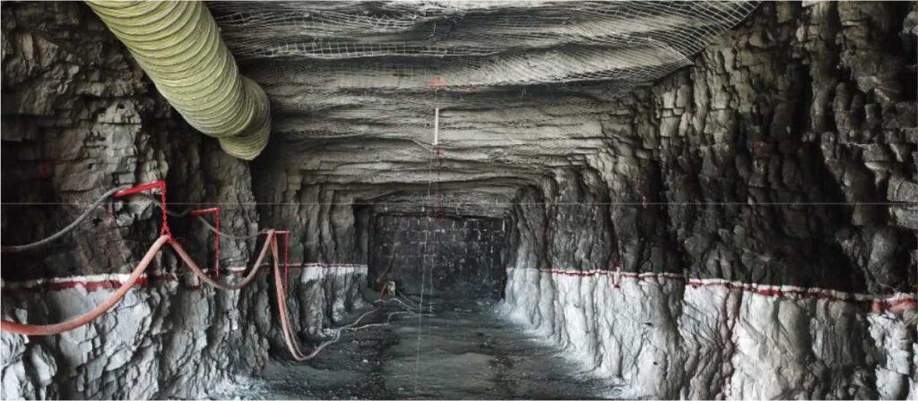 INSIDE VIEW OF TANGO DIAMOND MINE - Sierra Leone