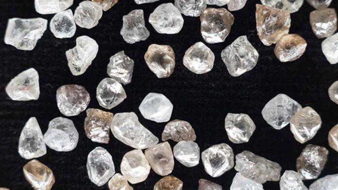 De Beers raises the price of small diamonds Sanctions cause shortages