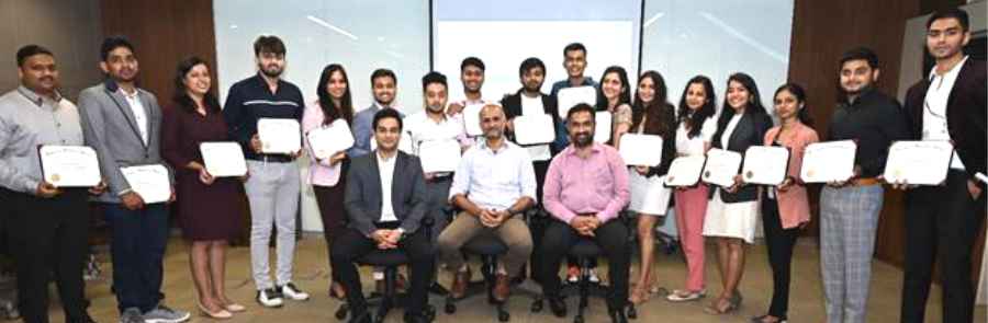 GIA Graduate Diamond Diploma Programme students with their certificates
