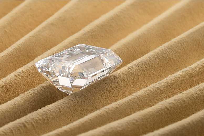 17.5-carat diamond expected to fetch €1.5M in Monaco-2
