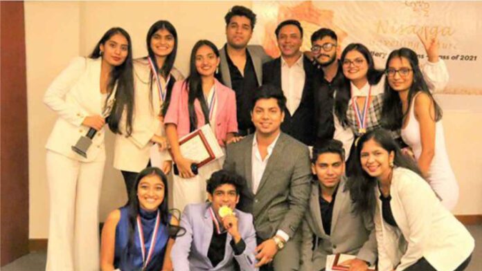 IIGJ Mumbai Honours Design Graduates At Glimpz Exhibition