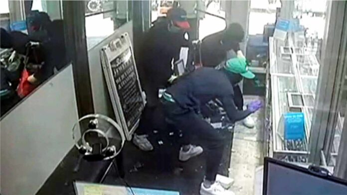 $2 million worth of jewelry heist in just 30 seconds from a NY store