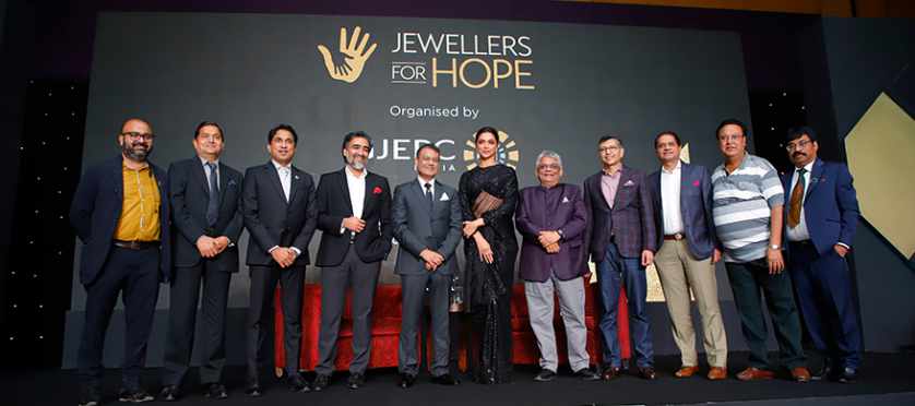 Proceeds from GJEPC's 'Jewelers for Hope' charity dinner go to Deepika Padukone's foundation “Live Love Laugh”-2