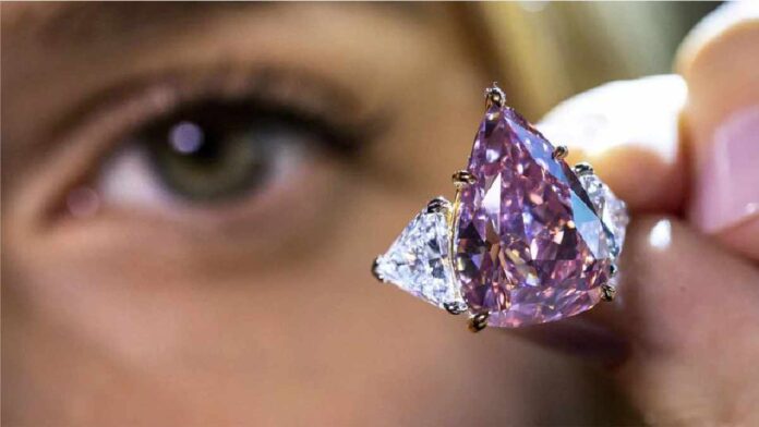 18.18 carat The Fortune Pink Diamond sells for $28.8 million at Christie's auction-1