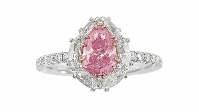 Coloured diamonds on top at Heritage Holiday Fine Jewelry Signature Auction-1