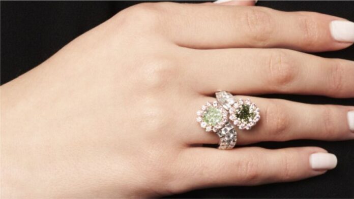 Diamond ring offered without reserve at Sotheby's didn't even reach its low estimate-1