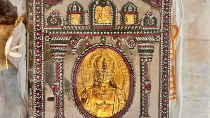 222 tola gold, 10 kg silver and 4000 diamond-encrusted gold Ramayana becomes center of attraction on Ramnavami in Surat-1