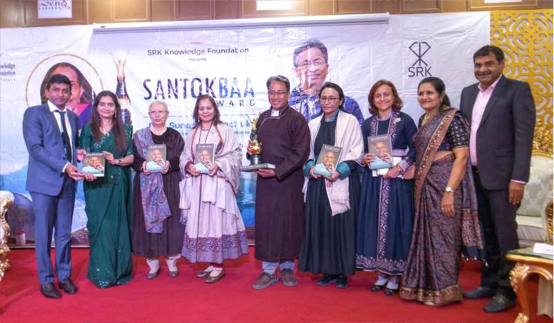 SRK Knowledge Foundation presented the prestigious Santokba Manavratna Award to Sonam Wangchuk-7