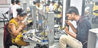 The Labour Department has fined Rs 20,000 to Surats Diamond Company