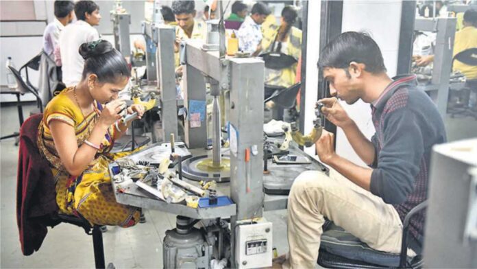 The Labour Department has fined Rs 20,000 to Surats Diamond Company