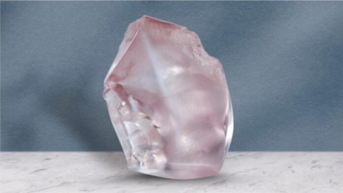 AV Globale's upcoming auction going to feature the extraordinary rough pink diamond Rosa Estrella from Brazil