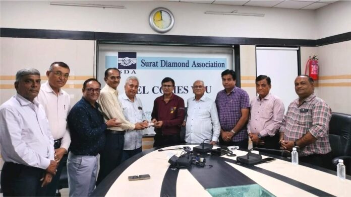 Honesty of diamond broker-7 lakh diamond packet handed back to original owner-1