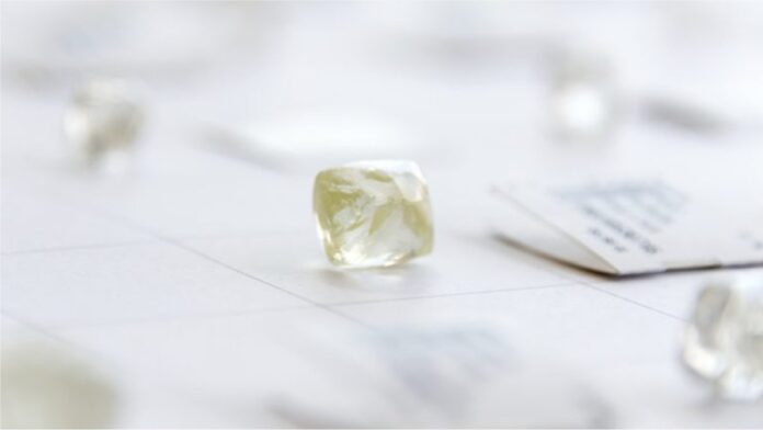 De Beers last sight of the year showed signs of an improving market as rough sales increased