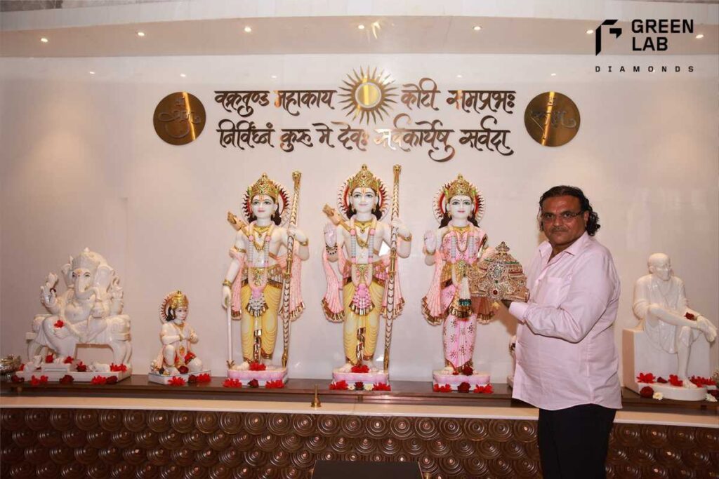 Surat-based diamond company presented jewel-encrusted crown to the Ram Lalla with immense faith-3