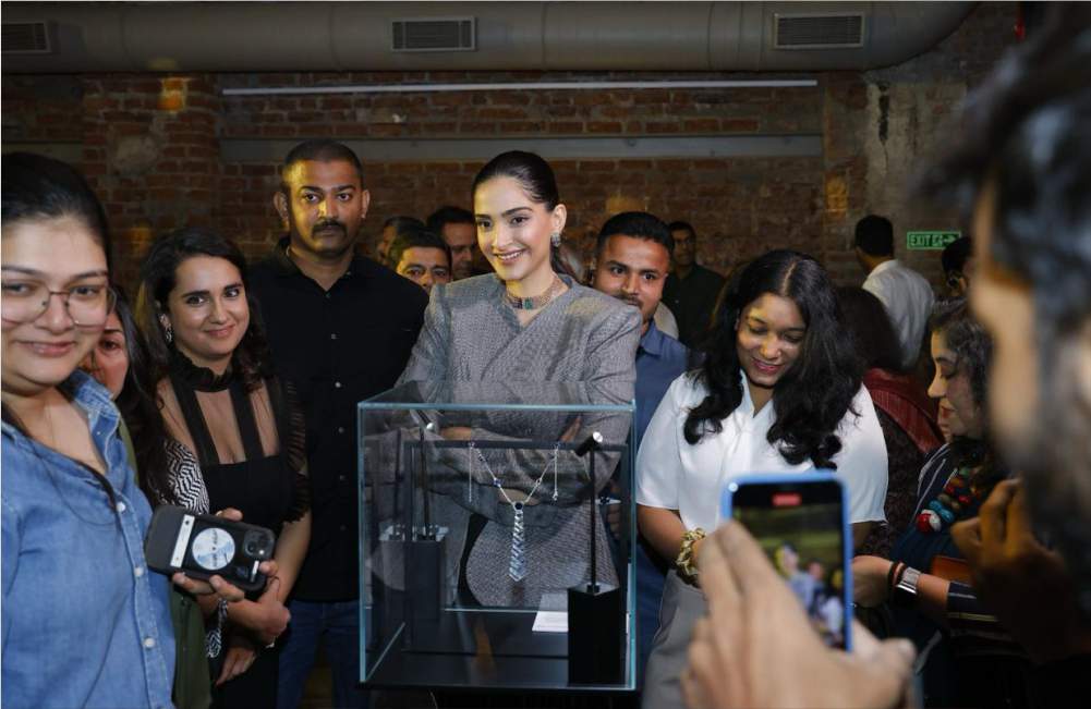 GJEPCs Artisan Award held in Mumbai in presence of Bollywood actress Sonam Kapoor-3