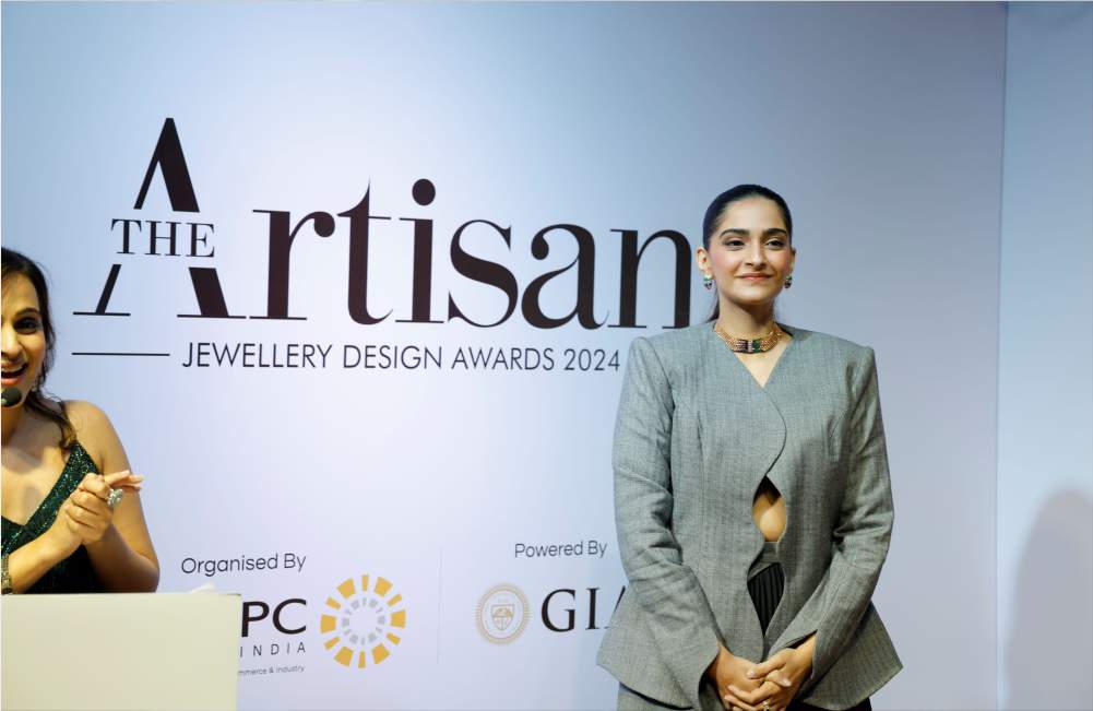 GJEPCs Artisan Award held in Mumbai in presence of Bollywood actress Sonam Kapoor-8