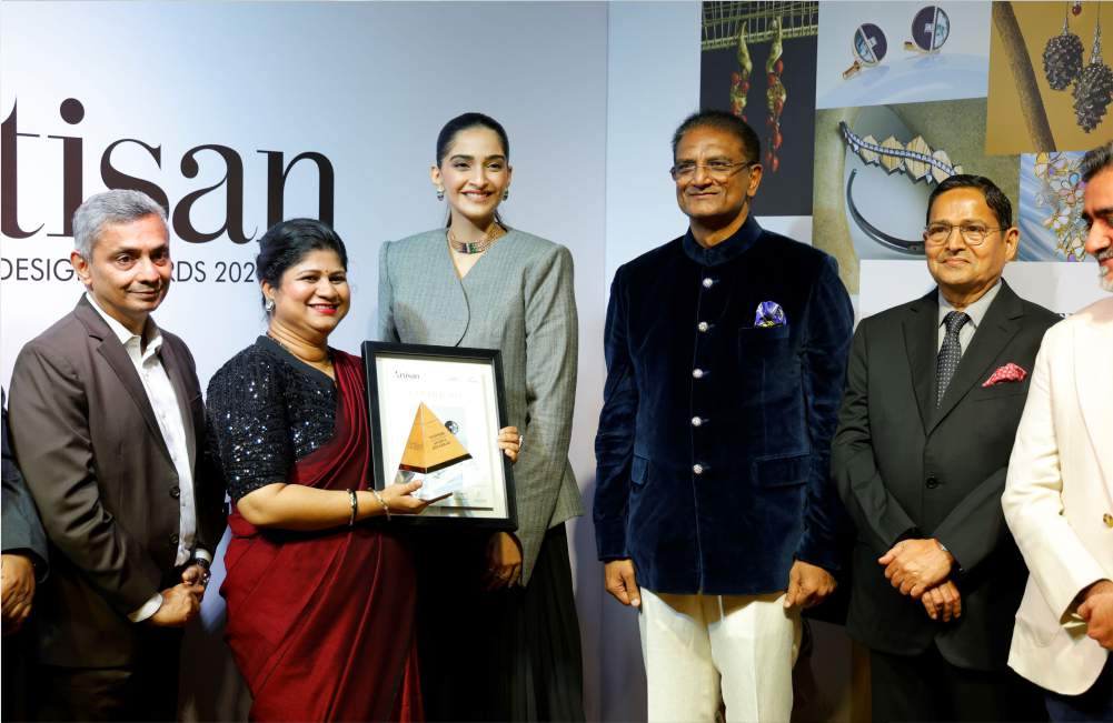 GJEPCs Artisan Award held in Mumbai in presence of Bollywood actress Sonam Kapoor-9