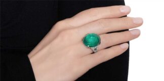 2 emerald and diamond jewels topped all estimates at Sothebys auction