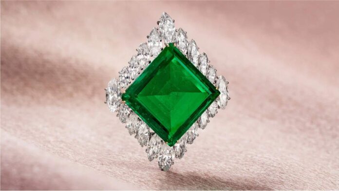 Aga Khan Emerald Brooch setting a world record for the most expensive emerald sold-1