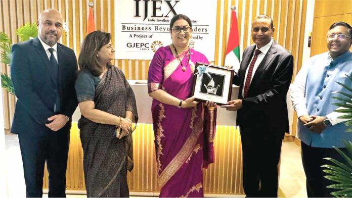 Smriti Irani praised Indian women exporters during her visit to IJEX Dubai-1