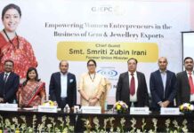 Women Entrepreneurs are driving innovation and growth in gem and jewellery sector Smriti Irani-1