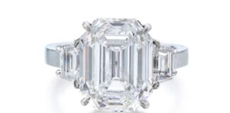 7 carat diamond ring topped Sothebys jewellery auction-1