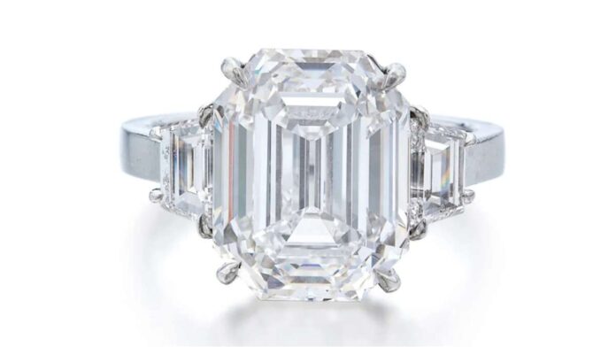 7 carat diamond ring topped Sothebys jewellery auction-1