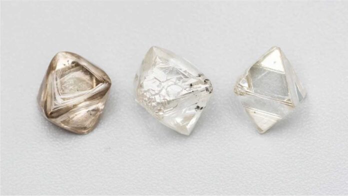 Alrosa cuts rough diamond prices