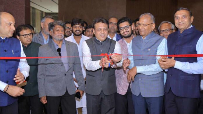 Mayor inaugurates 152 trading cabins at Surat Diamond Bourse-1