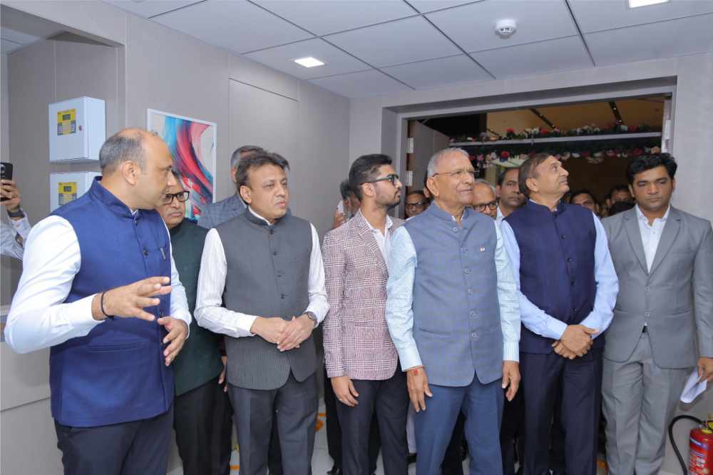 Mayor inaugurates 152 trading cabins at Surat Diamond Bourse-3