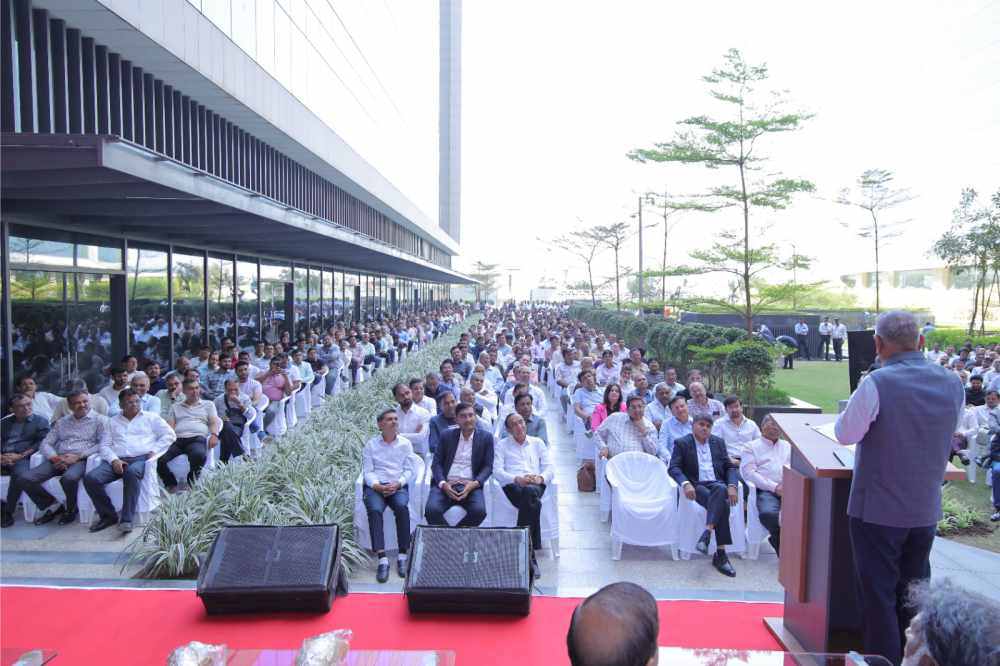 Mayor inaugurates 152 trading cabins at Surat Diamond Bourse-6